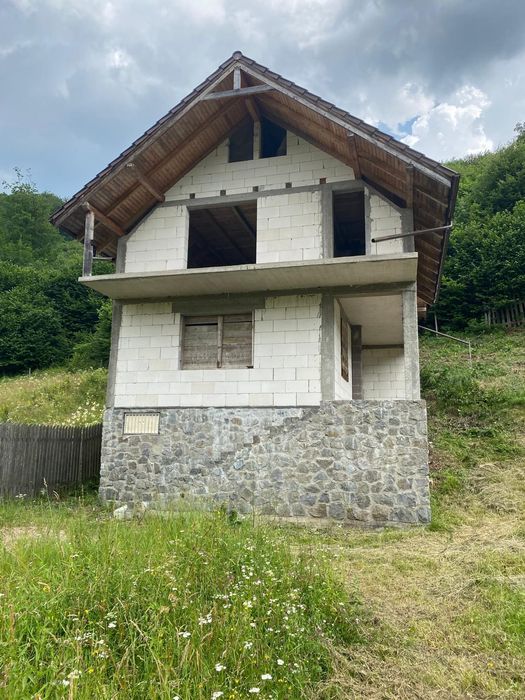 Casa de vânzare în Săcuieu lângă pensiunea Secoia