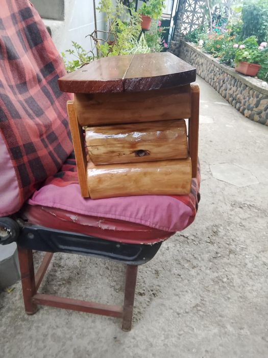 Битово ръчноизработено столче от акация и махагон