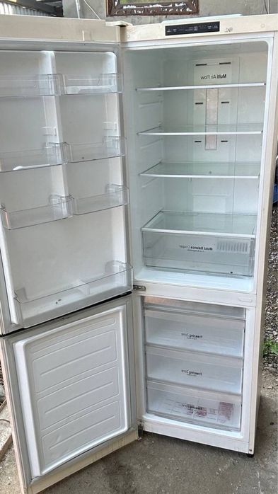 Продам вместительный холодильник