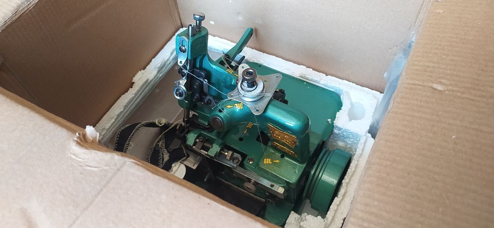 Аверлок (Tikuv mashinasi) karobkasidan olinmagan ishlatilmagan