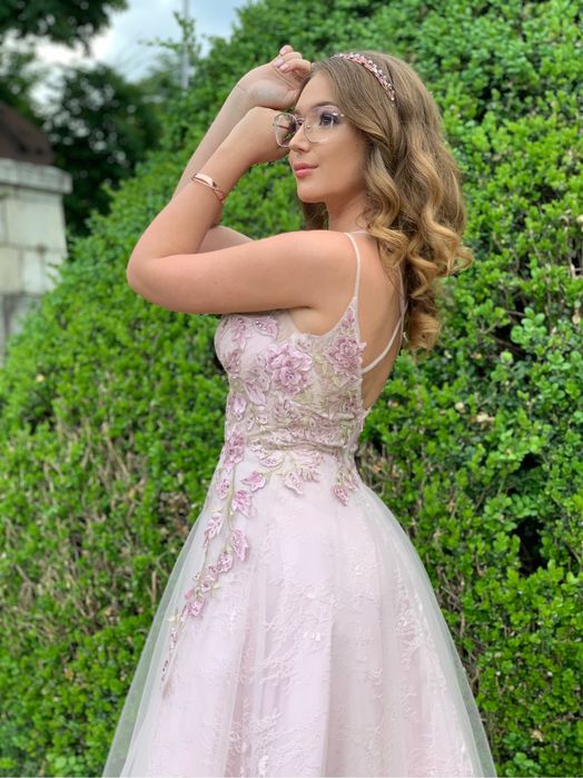 Дълга бална рокля на BeQueen подходяща за абитуриентски бал или сватба