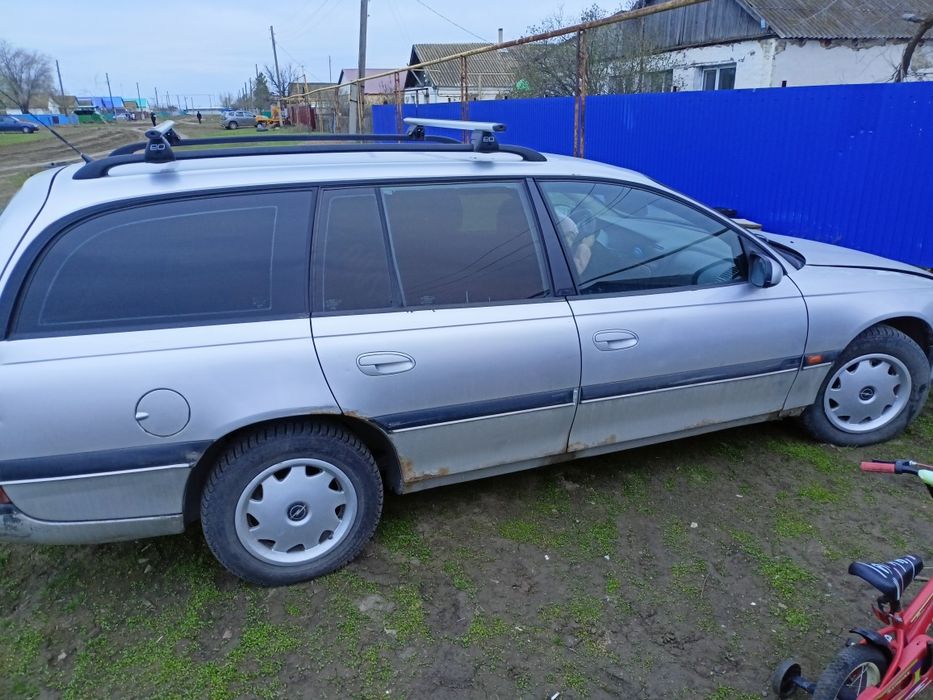 Продам 2 опеля омеги