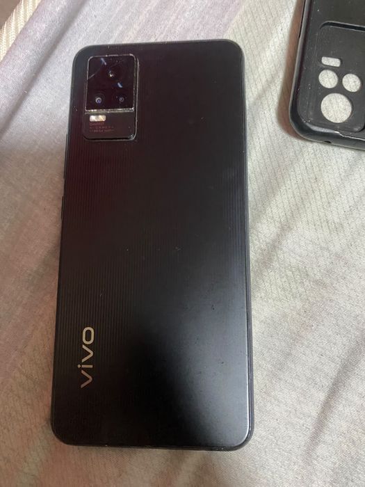 продам смартфон vivo v21e
