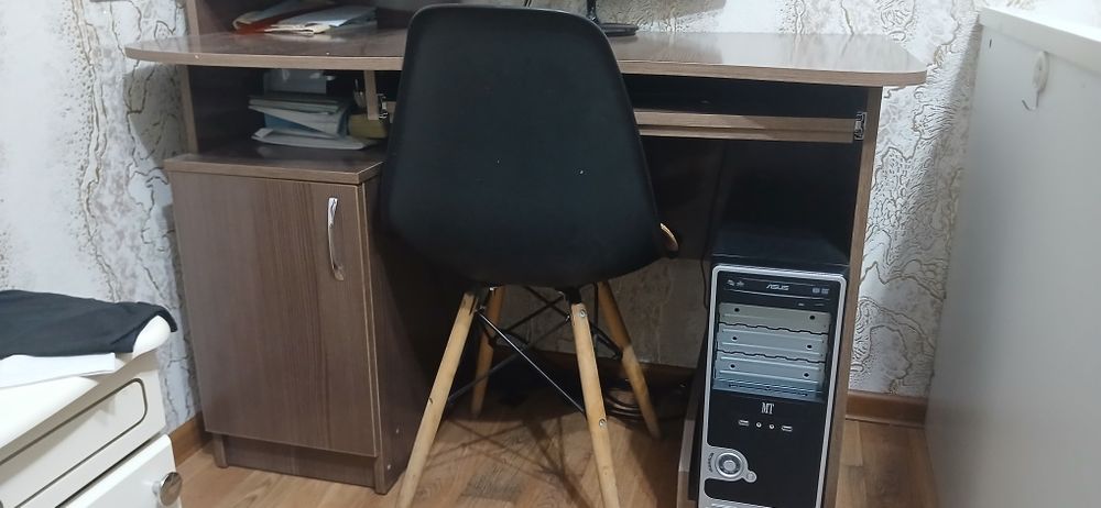 Стол компьютерный