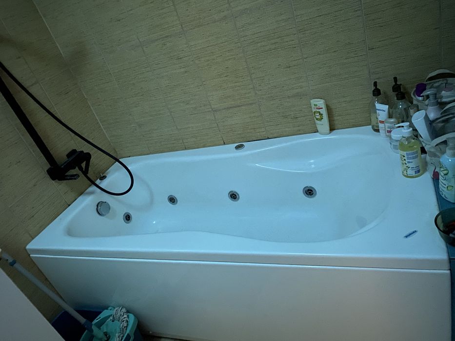 Vand mobilier pentru baie