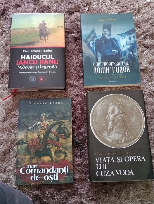 Vând cărți bune de istorie