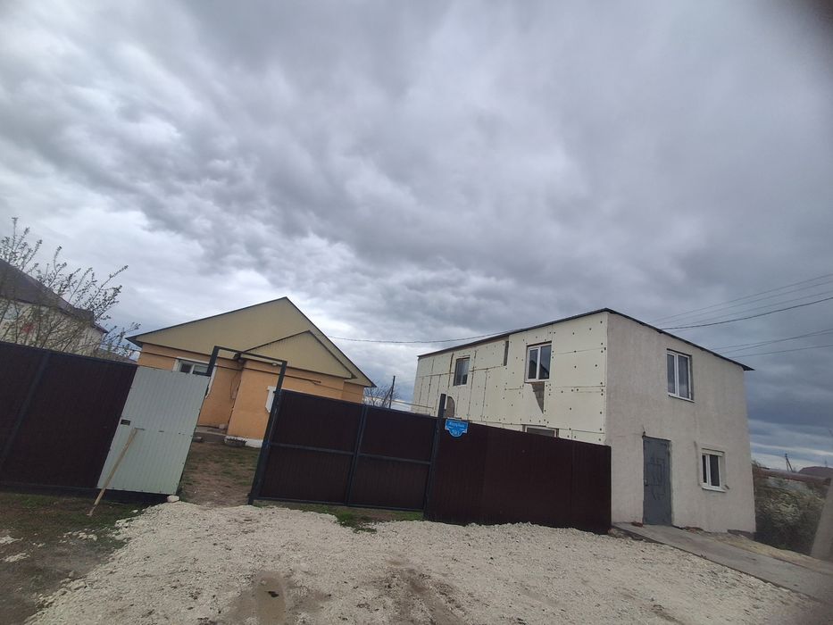 Тез арада 3 комнаталы жер үй сатылады