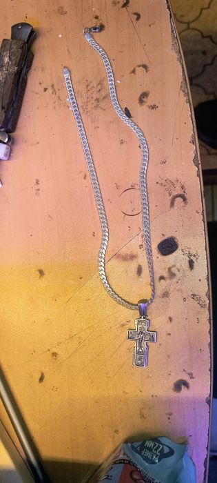 Сребърен синджир със медальон или кръст