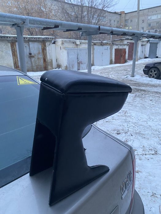 Подлокотник.