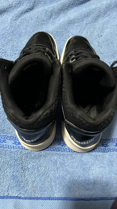 Asidasi Reebok.