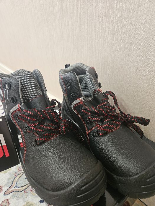 Рабочие зимние ботинки