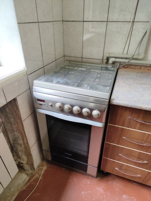 Продам газовую плиту