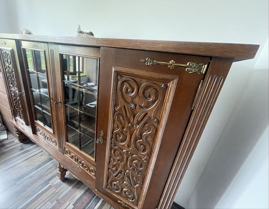 Biblioteca eleganta veche, din lem masiv, in stare buna