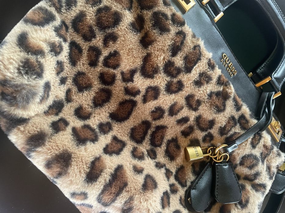 Чанта Guess leopard