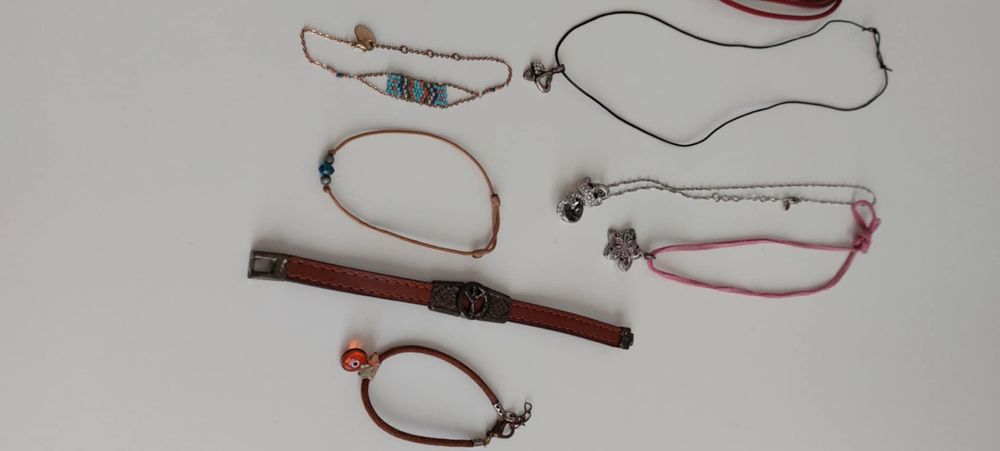 Продавам различни видове колиета