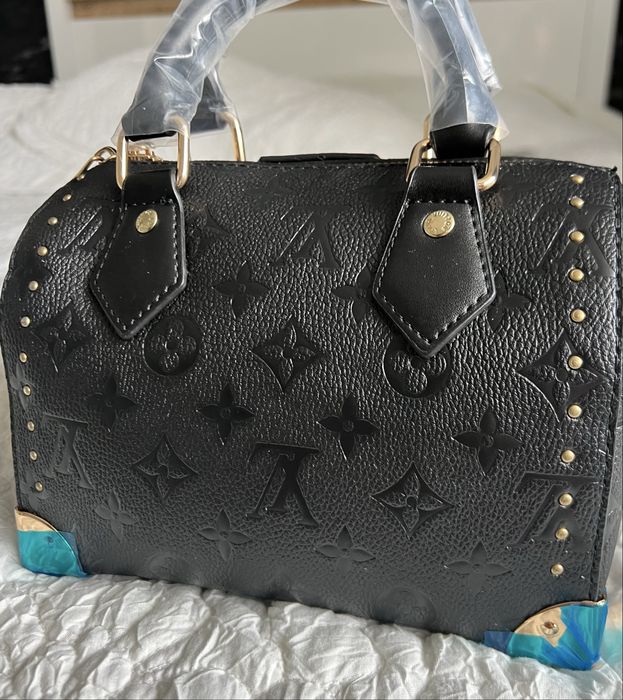 Дамска чанта нова / Louis Vuitton Black Monogram Empreinte Leather Handbag – Gold Hardware – New/Unused
