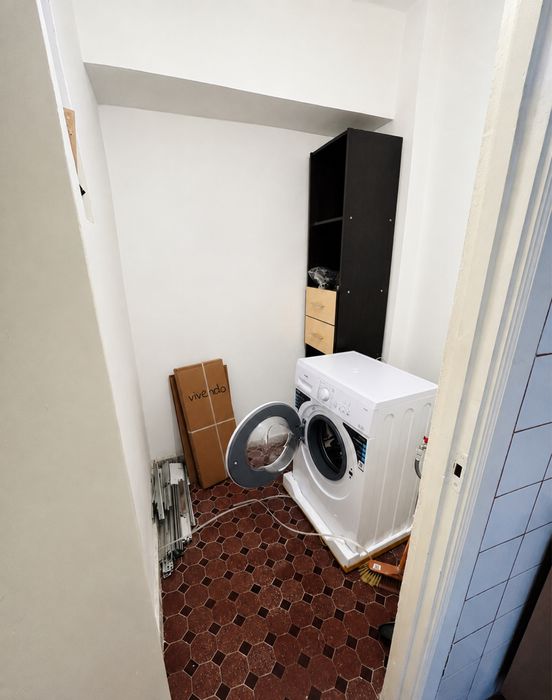 Inchiriez apartament 2 camere - Piata Centrala (particular)