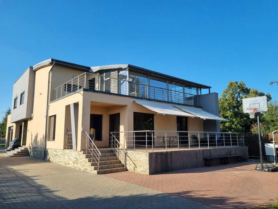 Casa S+P+E 301 mp, teren intravilan 2.297 mp, cartier Clocociov