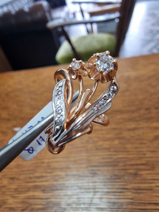 ЮВЕЛИРНИ ИЗДЕЛИЯ - Дамски Пръстен и Обеци - Заложна къща ГАЛЕРИЯ 65