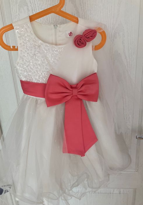 Нарядное платье для девочки 3-4 года