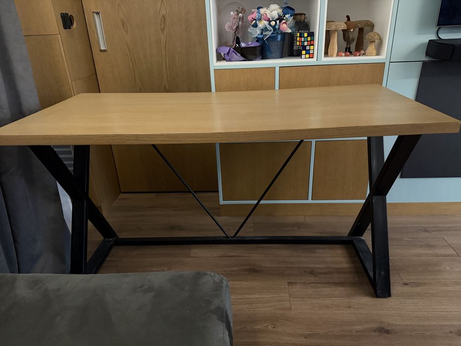 Бюро с размери 140 на 65