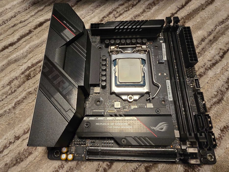 Placa de baza ASUS ROG STRIX B560-i, i5 11400, mini-itx