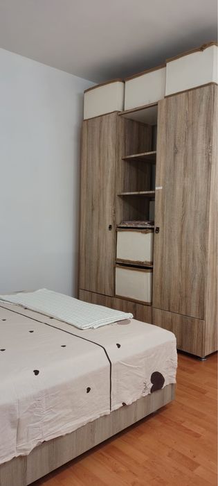 Inchriez apartament tip mansarda