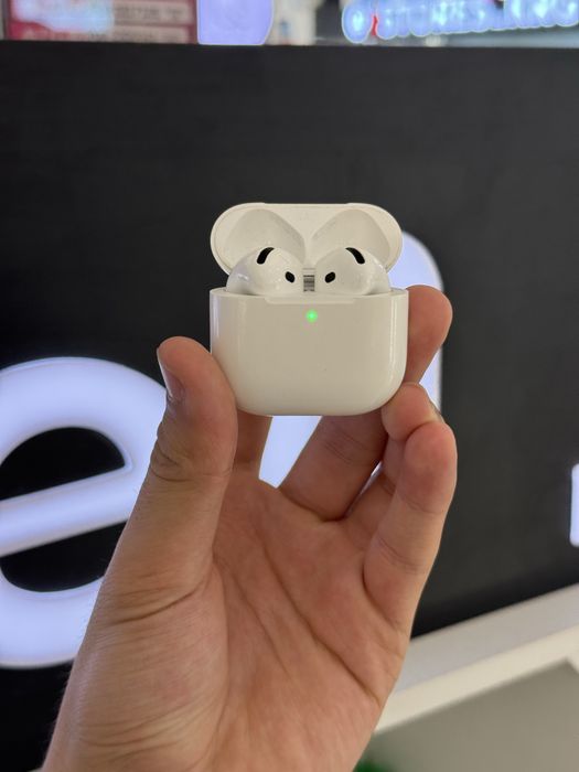 AirPods 4 ANC.