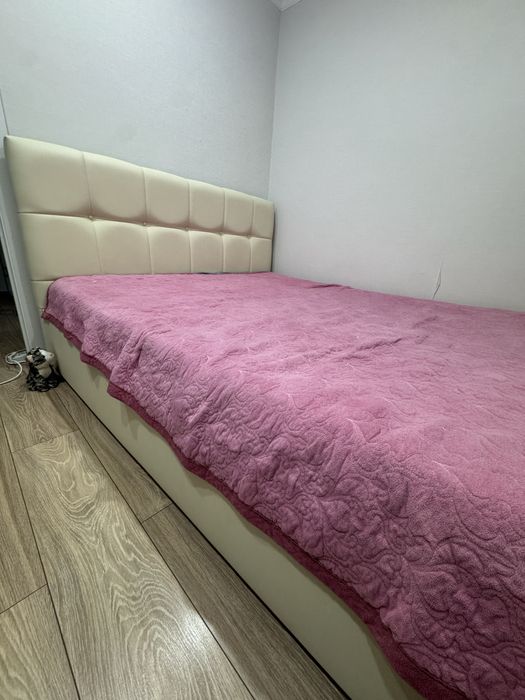 Двуспальная  кровать б/у