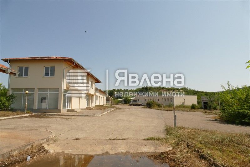 Продава се Промишлена сграда в с. Горна Кремена, Област Враца - 49410 кв.м за 9 €/кв.м - Снимка #1