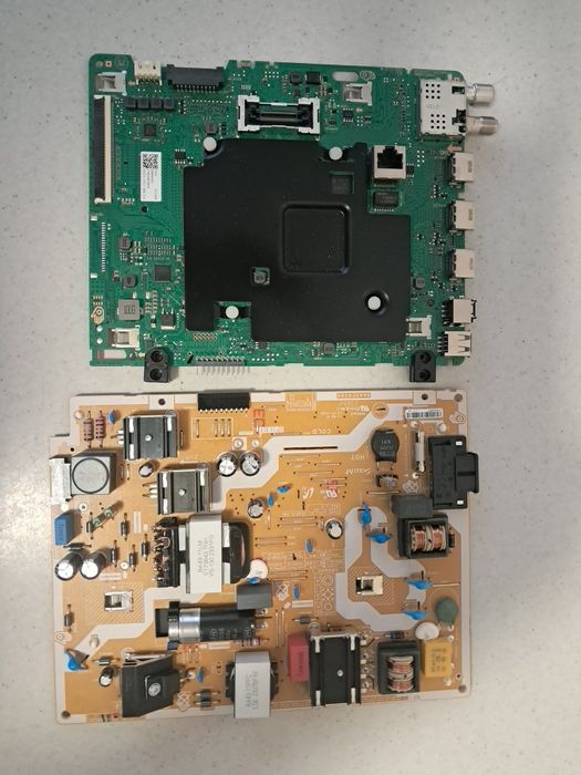 Placa baza + sursa  TV  SAMSUNG  seria 7
UE43AU7092UXXH
UE43AU7092UXXH