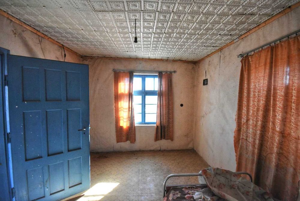 Двуетажна къща в село Долна Липница