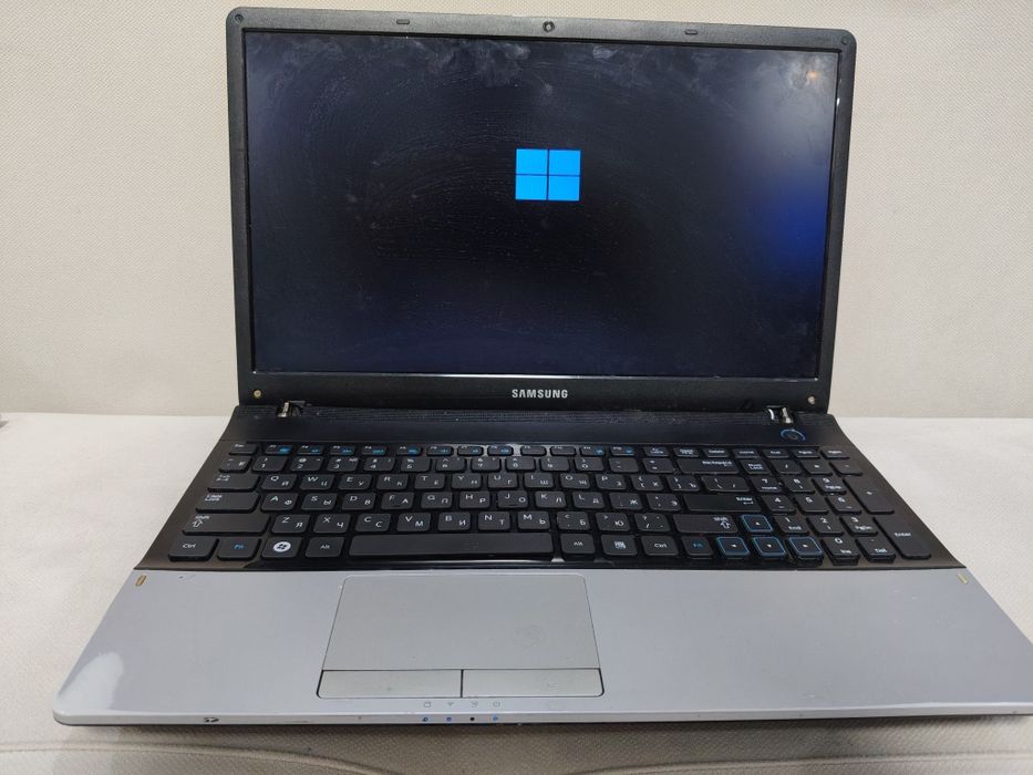 Ноутбук Samsung NP300E