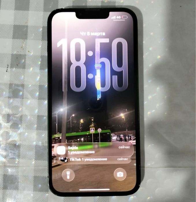 Срочно продам айфон 13