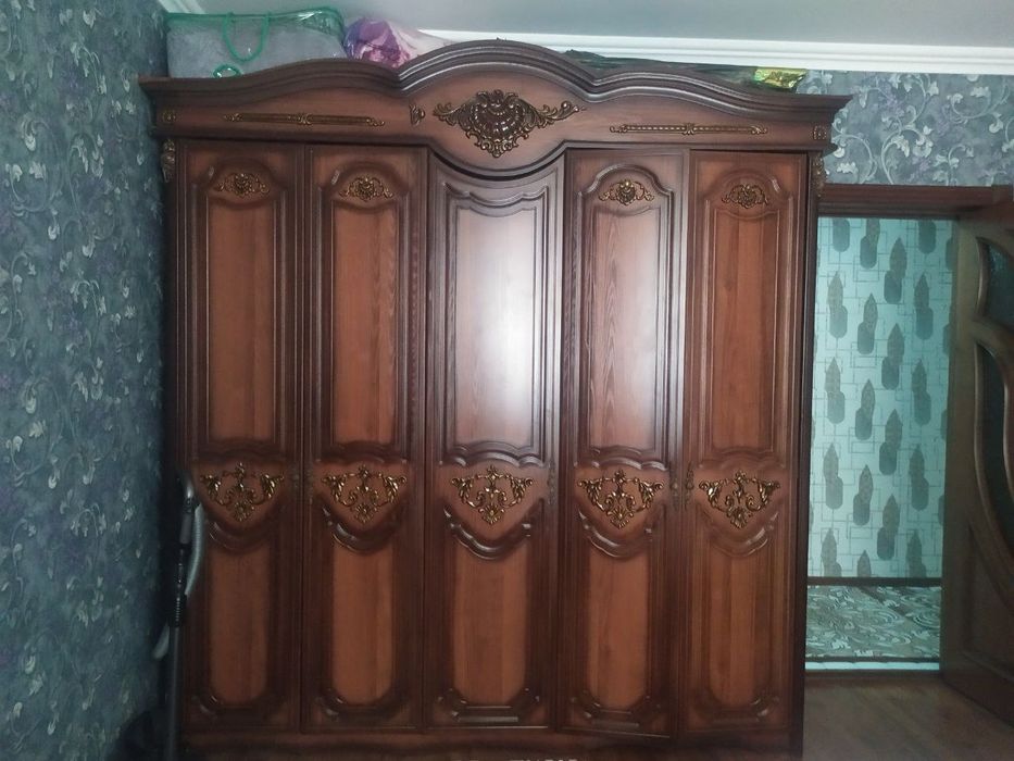 Двух спальное и мягкая мебель