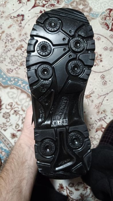 Продам спец. обувь с подноском.