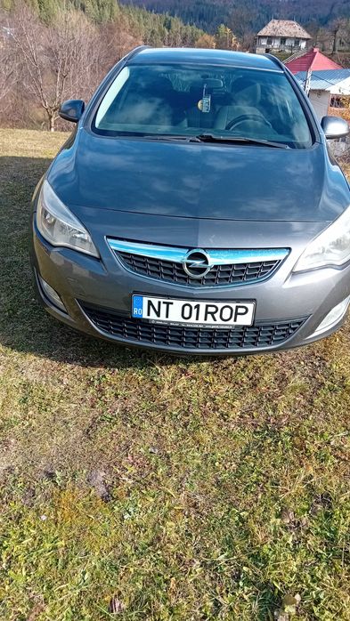 Vand opel,masian functionează impecabil.