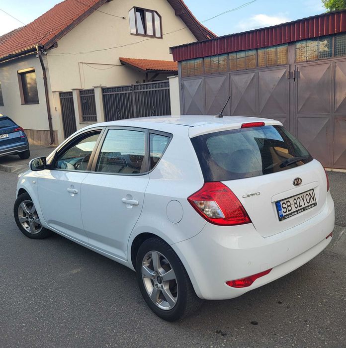 KIA CEED 1.4 an 2012 euro 5 116 CP stare deosebita tehnica si estetica carte service unic propietar,recent adus factura garantie