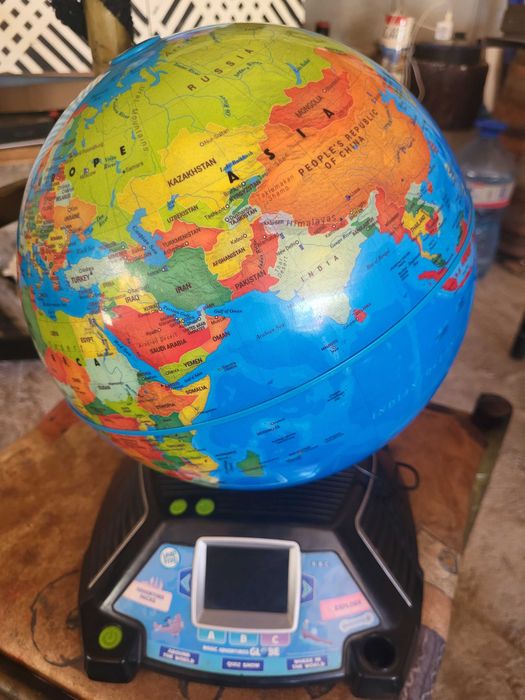 Интерактивен глобус LeapFrog Magic Adventures Globe (с LCD екран) – Пълна изправност!