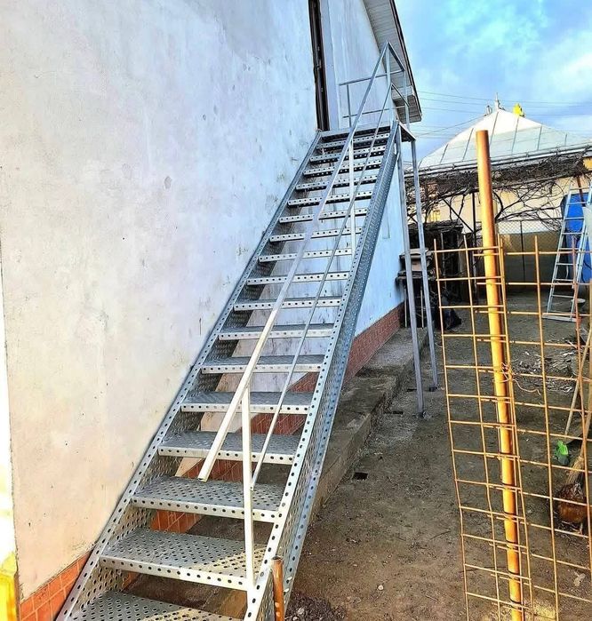 Scări metalice galvanizate