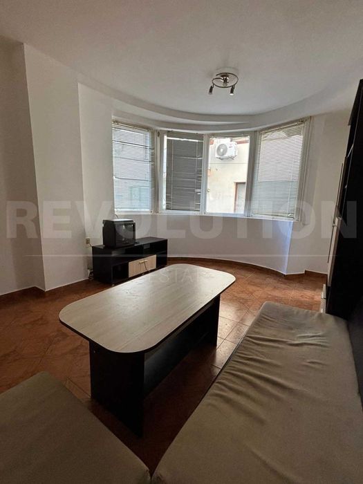 СТРАХОТЕН двустаен апартамент в района на кв. Виница!