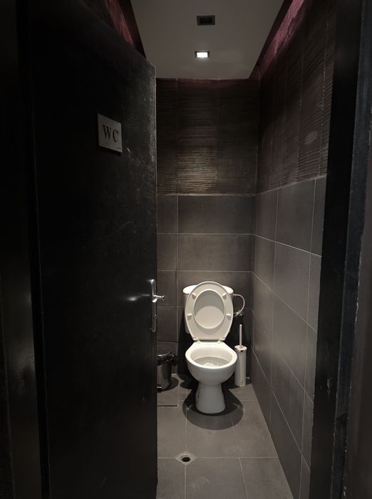 Дава под наем търговско помещение!