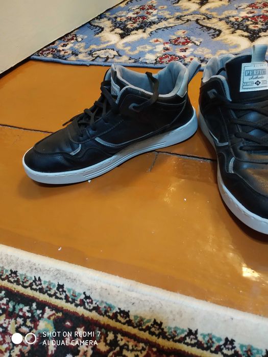 Мужской красовка. 42 размер . Кисяпти шунга сотяпман . Хеччи кимаган.