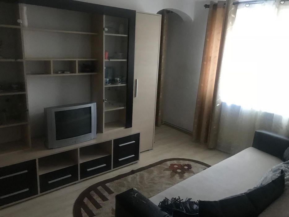 Apartament mare cu 1 camera, recompartimentat in 2 camere