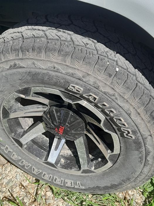 Продам отличный внедорожник.