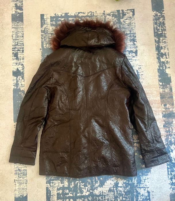 Дамско кожено яке от естествена кожа . Много запазено