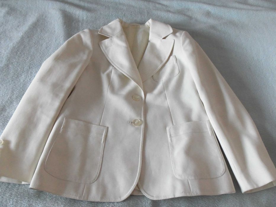 Дамски сака: бяло, сиво, карирано.