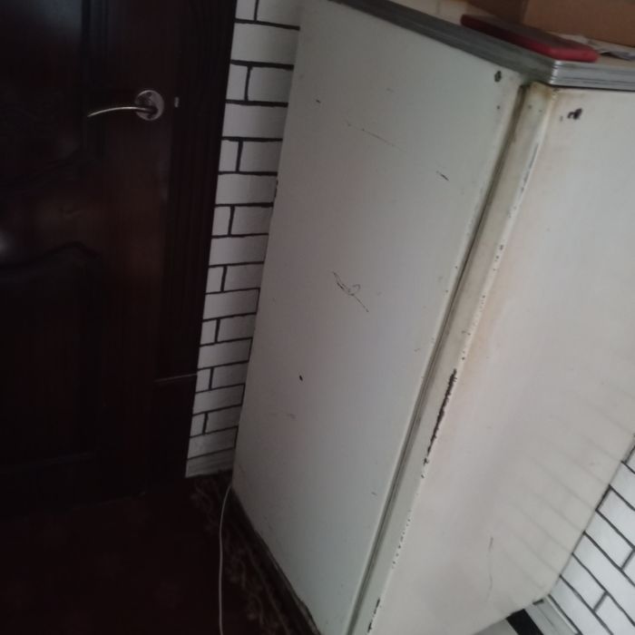 Холодильник почти новая