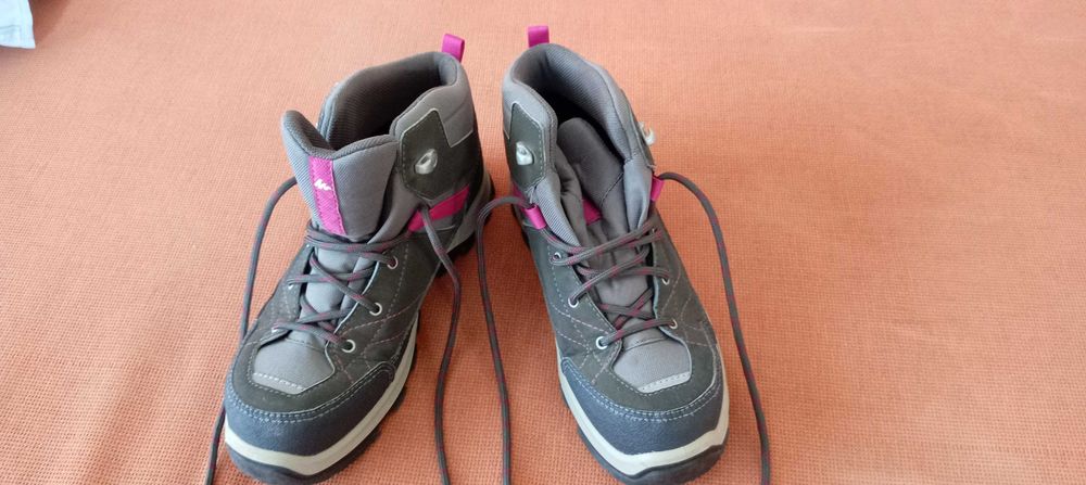 Детски водоустойчиви туристически обувки за преходи - МН500, №37, сиви