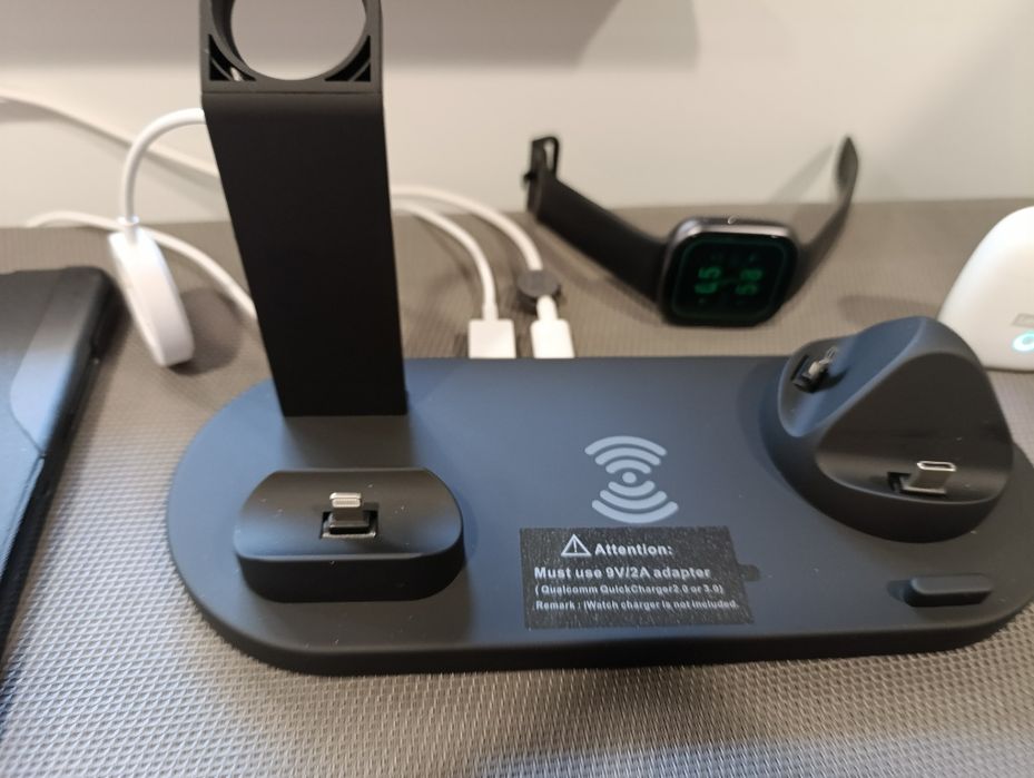 Мулти-функционална станция за зареждане 4 в 1/Docking station charger!